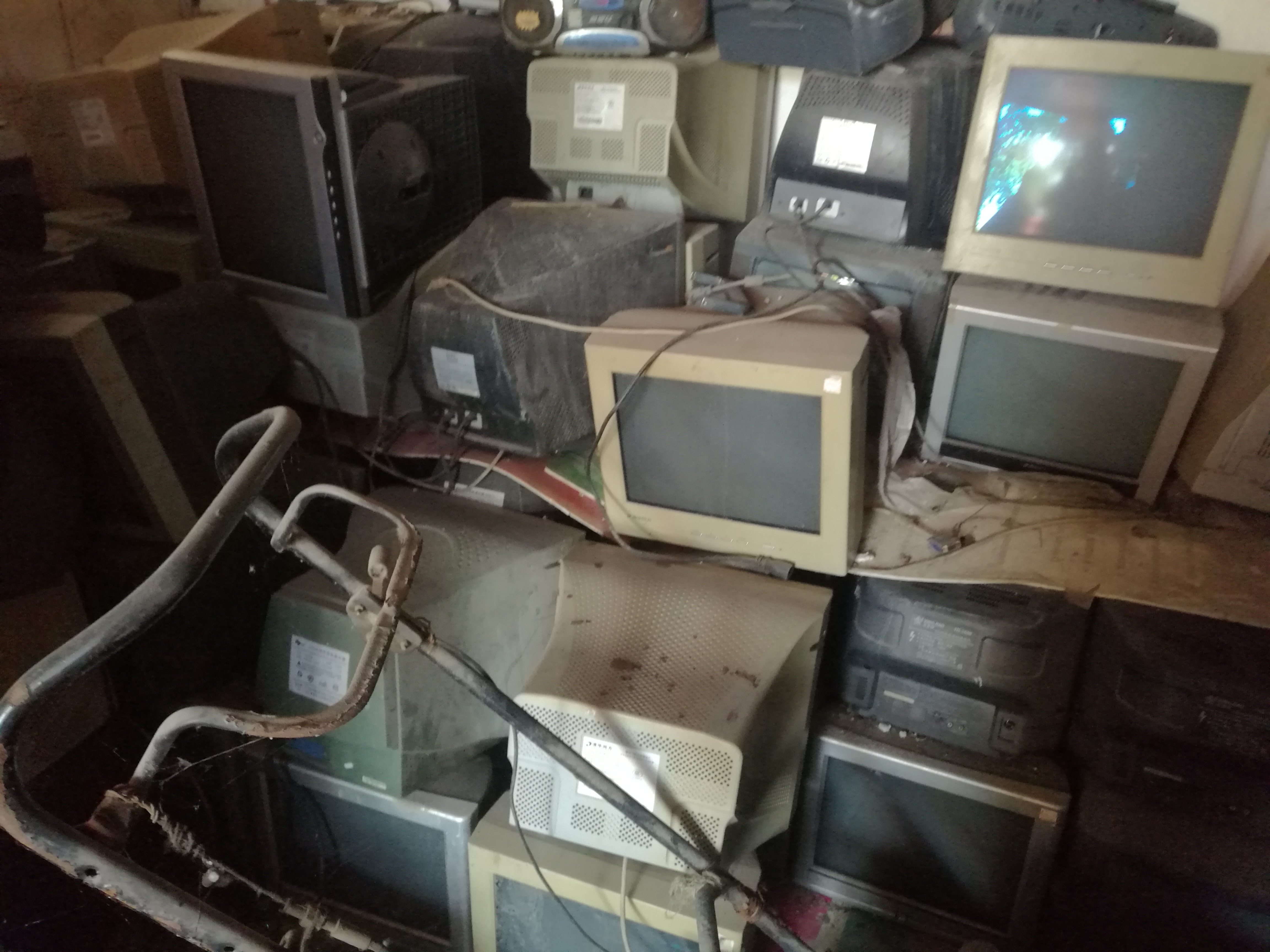 六小废旧电子产品一宗-临沂宏大拍卖行官方网站(原市)